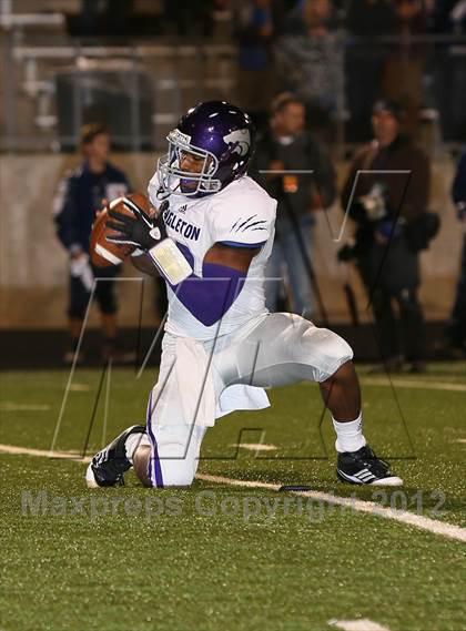 Thumbnail 2 in Angleton vs Friendswood (UIL 4A Division 1 Bi-District Playoff) photogallery.