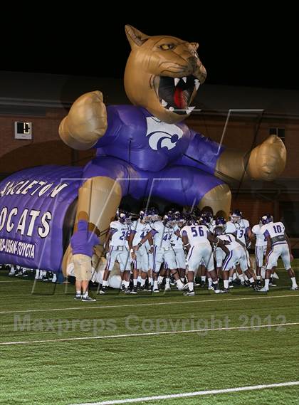 Thumbnail 2 in Angleton vs Friendswood (UIL 4A Division 1 Bi-District Playoff) photogallery.