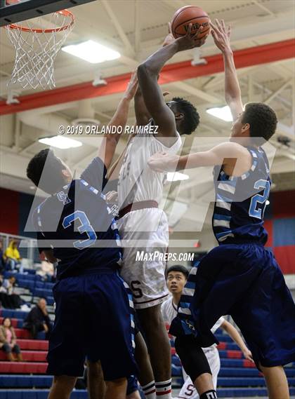 Thumbnail 3 in Sweetwater vs Granite Hills (East vs South Tournament) photogallery.