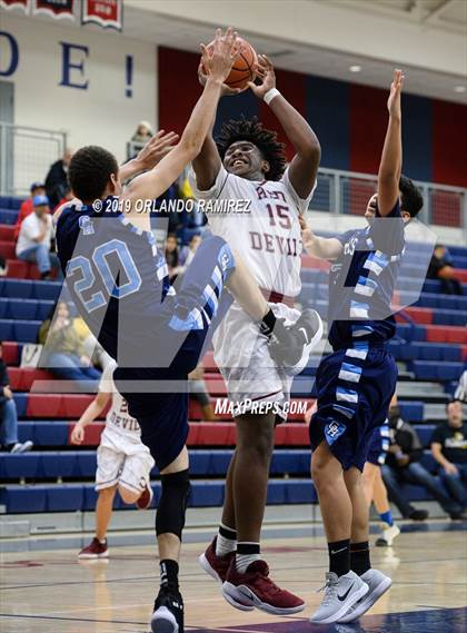 Thumbnail 2 in Sweetwater vs Granite Hills (East vs South Tournament) photogallery.