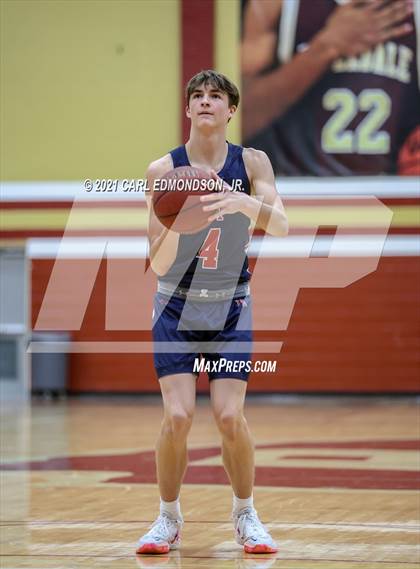 Thumbnail 3 in Brentwood Academy vs. Oakland photogallery.