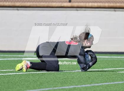 Thumbnail 3 in Henderson vs. Celina (UIL 4A Regional Semifinals) photogallery.