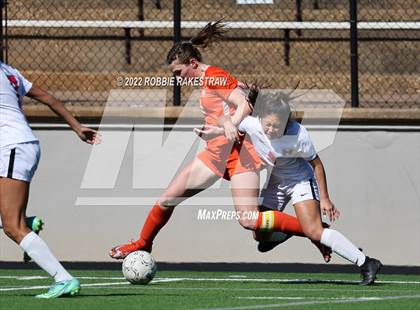 Thumbnail 2 in Henderson vs. Celina (UIL 4A Regional Semifinals) photogallery.