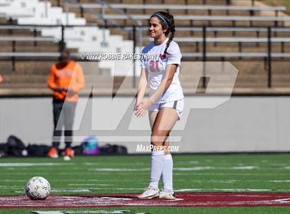 Thumbnail 2 in Henderson vs. Celina (UIL 4A Regional Semifinals) photogallery.