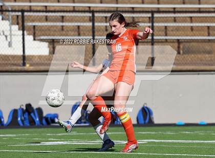 Thumbnail 1 in Henderson vs. Celina (UIL 4A Regional Semifinals) photogallery.