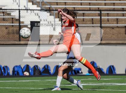 Thumbnail 2 in Henderson vs. Celina (UIL 4A Regional Semifinals) photogallery.