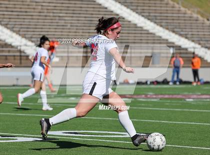 Thumbnail 2 in Henderson vs. Celina (UIL 4A Regional Semifinals) photogallery.