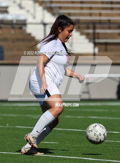 Thumbnail 2 in Henderson vs. Celina (UIL 4A Regional Semifinals) photogallery.