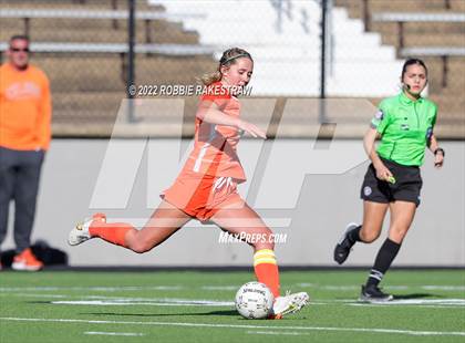 Thumbnail 1 in Henderson vs. Celina (UIL 4A Regional Semifinals) photogallery.