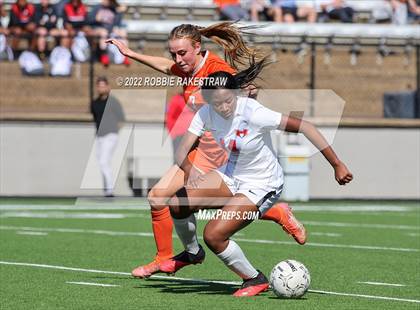 Thumbnail 3 in Henderson vs. Celina (UIL 4A Regional Semifinals) photogallery.