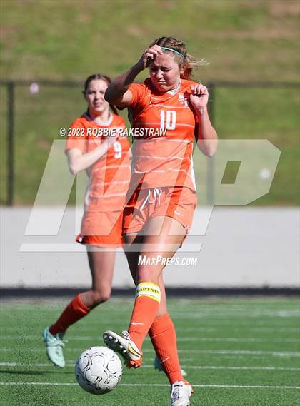 Thumbnail 3 in Henderson vs. Celina (UIL 4A Regional Semifinals) photogallery.