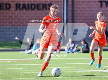 Thumbnail 3 in Henderson vs. Celina (UIL 4A Regional Semifinals) photogallery.