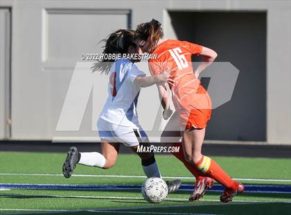 Thumbnail 1 in Henderson vs. Celina (UIL 4A Regional Semifinals) photogallery.