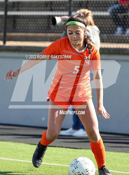 Thumbnail 1 in Henderson vs. Celina (UIL 4A Regional Semifinals) photogallery.