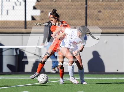 Thumbnail 2 in Henderson vs. Celina (UIL 4A Regional Semifinals) photogallery.