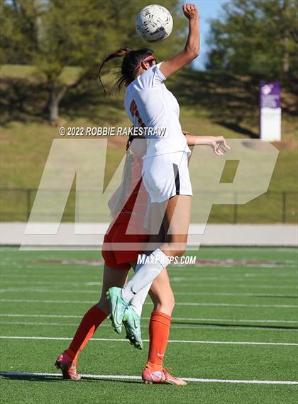 Thumbnail 1 in Henderson vs. Celina (UIL 4A Regional Semifinals) photogallery.