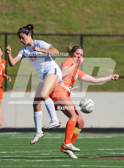 Thumbnail 2 in Henderson vs. Celina (UIL 4A Regional Semifinals) photogallery.