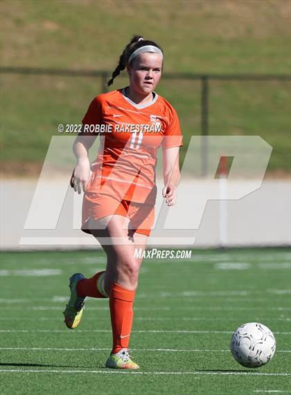 Thumbnail 2 in Henderson vs. Celina (UIL 4A Regional Semifinals) photogallery.