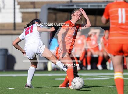 Thumbnail 1 in Henderson vs. Celina (UIL 4A Regional Semifinals) photogallery.