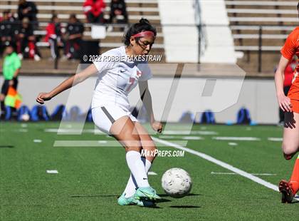 Thumbnail 2 in Henderson vs. Celina (UIL 4A Regional Semifinals) photogallery.