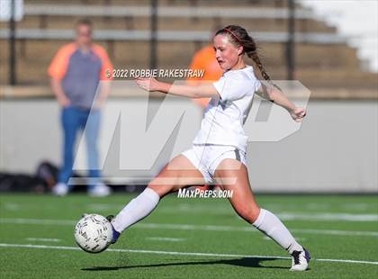 Thumbnail 1 in Henderson vs. Celina (UIL 4A Regional Semifinals) photogallery.