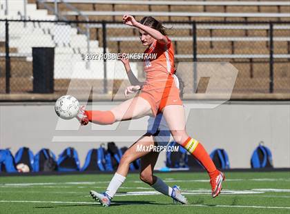Thumbnail 1 in Henderson vs. Celina (UIL 4A Regional Semifinals) photogallery.