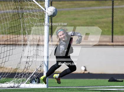 Thumbnail 3 in Henderson vs. Celina (UIL 4A Regional Semifinals) photogallery.
