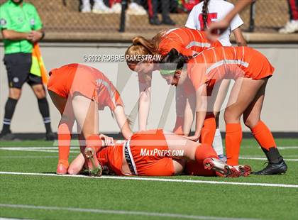 Thumbnail 3 in Henderson vs. Celina (UIL 4A Regional Semifinals) photogallery.