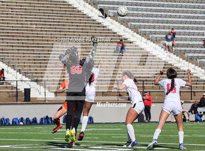 Thumbnail 2 in Henderson vs. Celina (UIL 4A Regional Semifinals) photogallery.