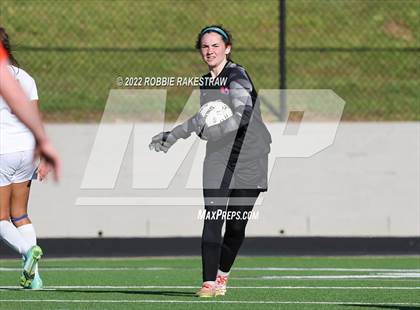 Thumbnail 1 in Henderson vs. Celina (UIL 4A Regional Semifinals) photogallery.