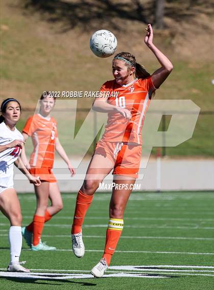 Thumbnail 2 in Henderson vs. Celina (UIL 4A Regional Semifinals) photogallery.