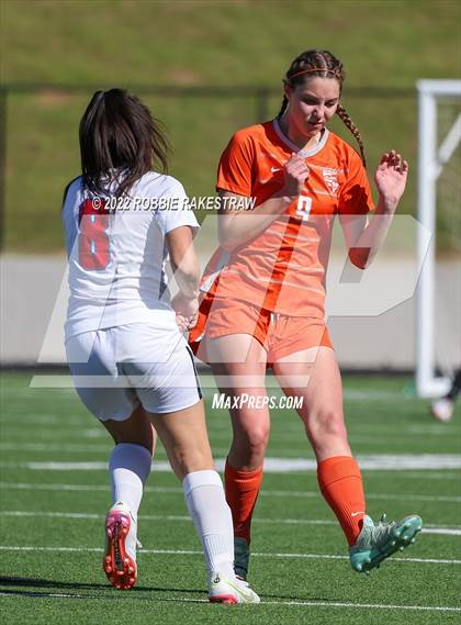Thumbnail 2 in Henderson vs. Celina (UIL 4A Regional Semifinals) photogallery.