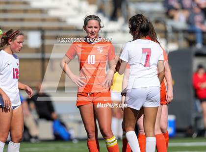 Thumbnail 3 in Henderson vs. Celina (UIL 4A Regional Semifinals) photogallery.