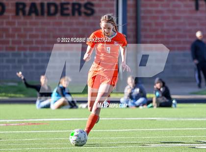 Thumbnail 2 in Henderson vs. Celina (UIL 4A Regional Semifinals) photogallery.