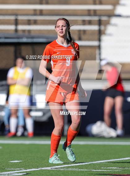 Thumbnail 3 in Henderson vs. Celina (UIL 4A Regional Semifinals) photogallery.