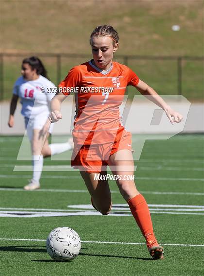 Thumbnail 2 in Henderson vs. Celina (UIL 4A Regional Semifinals) photogallery.