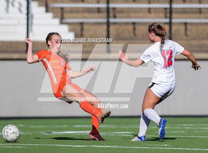 Thumbnail 3 in Henderson vs. Celina (UIL 4A Regional Semifinals) photogallery.