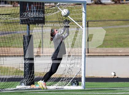 Thumbnail 2 in Henderson vs. Celina (UIL 4A Regional Semifinals) photogallery.