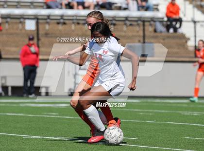 Thumbnail 2 in Henderson vs. Celina (UIL 4A Regional Semifinals) photogallery.