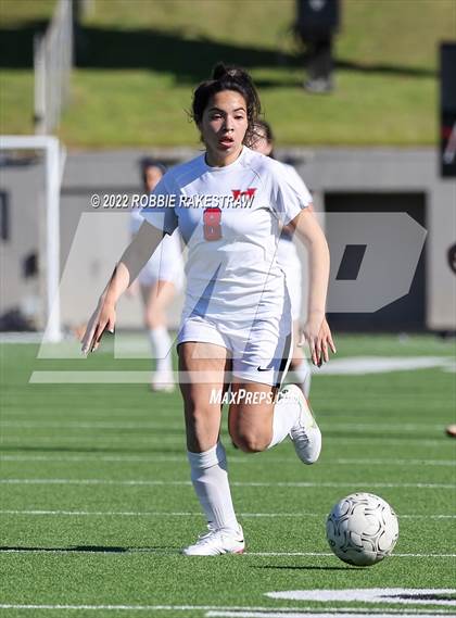Thumbnail 2 in Henderson vs. Celina (UIL 4A Regional Semifinals) photogallery.