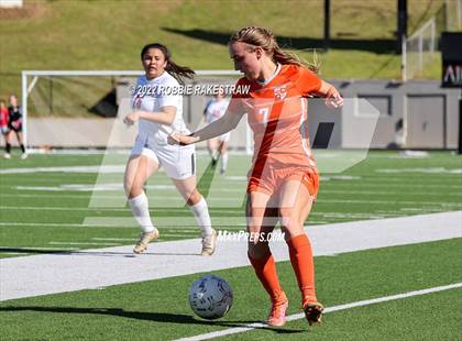Thumbnail 2 in Henderson vs. Celina (UIL 4A Regional Semifinals) photogallery.