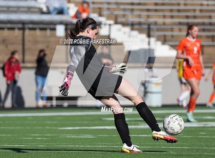 Thumbnail 2 in Henderson vs. Celina (UIL 4A Regional Semifinals) photogallery.