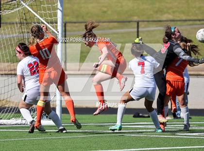 Thumbnail 2 in Henderson vs. Celina (UIL 4A Regional Semifinals) photogallery.