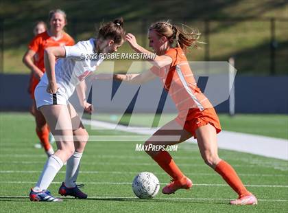 Thumbnail 2 in Henderson vs. Celina (UIL 4A Regional Semifinals) photogallery.