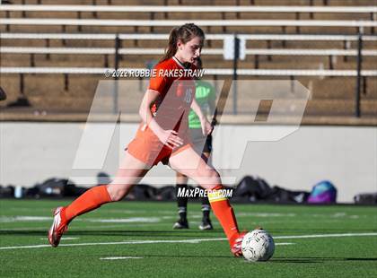 Thumbnail 2 in Henderson vs. Celina (UIL 4A Regional Semifinals) photogallery.