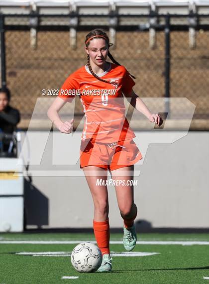 Thumbnail 3 in Henderson vs. Celina (UIL 4A Regional Semifinals) photogallery.