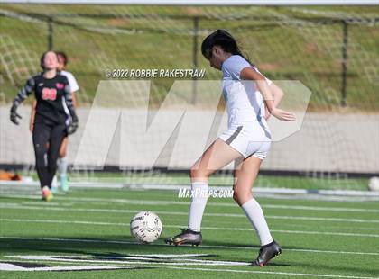 Thumbnail 2 in Henderson vs. Celina (UIL 4A Regional Semifinals) photogallery.