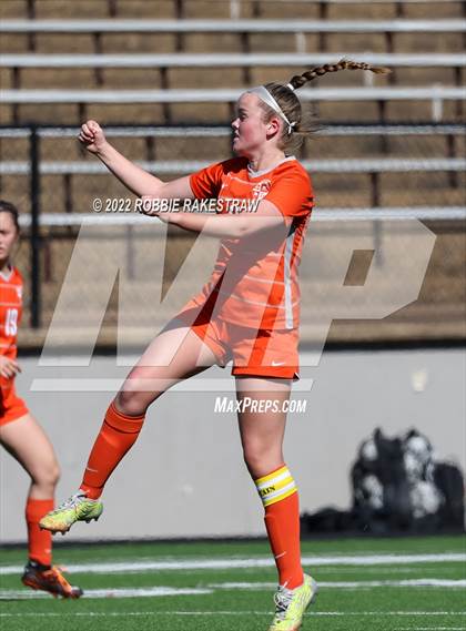 Thumbnail 3 in Henderson vs. Celina (UIL 4A Regional Semifinals) photogallery.