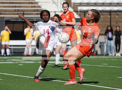 Thumbnail 2 in Henderson vs. Celina (UIL 4A Regional Semifinals) photogallery.