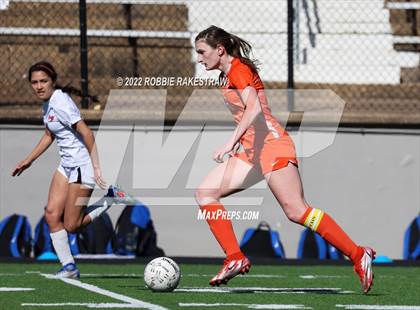 Thumbnail 3 in Henderson vs. Celina (UIL 4A Regional Semifinals) photogallery.